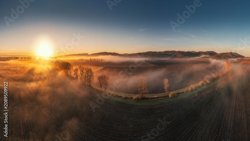 Foto view of the village of Spisska Teplica with fog at sunrise
