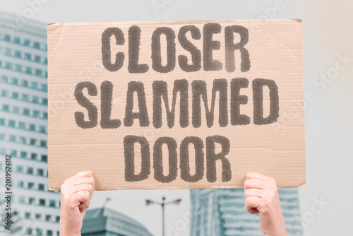 Φωτογραφία "Closer slammed door" Hydraulic shut too strong