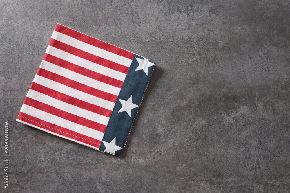 Obraz premium Patriotic American napkin on gray background