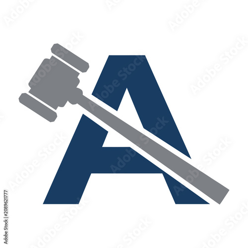 Foto Law auction letter a symbol with judge gavel