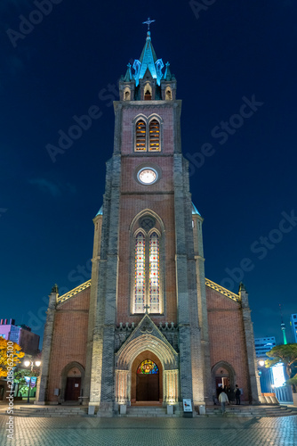ソウル中心部にある明洞聖堂の美しいライトアップ風景A beautiful view of the illuminated Myeongdong Cathedral in central Seoul