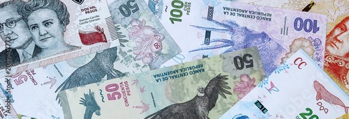 Foto Argentine peso money banknotes bunch on table