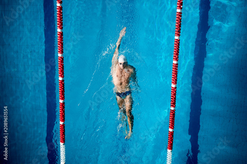 Cuadro en lienzo Professional swimmer performing freestyle backstroke during training