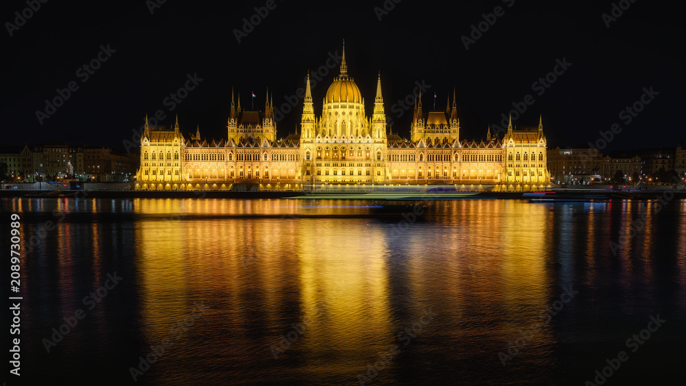 Fototapeta premium Hungarian Parliament Building Orszaghaz in Budapest