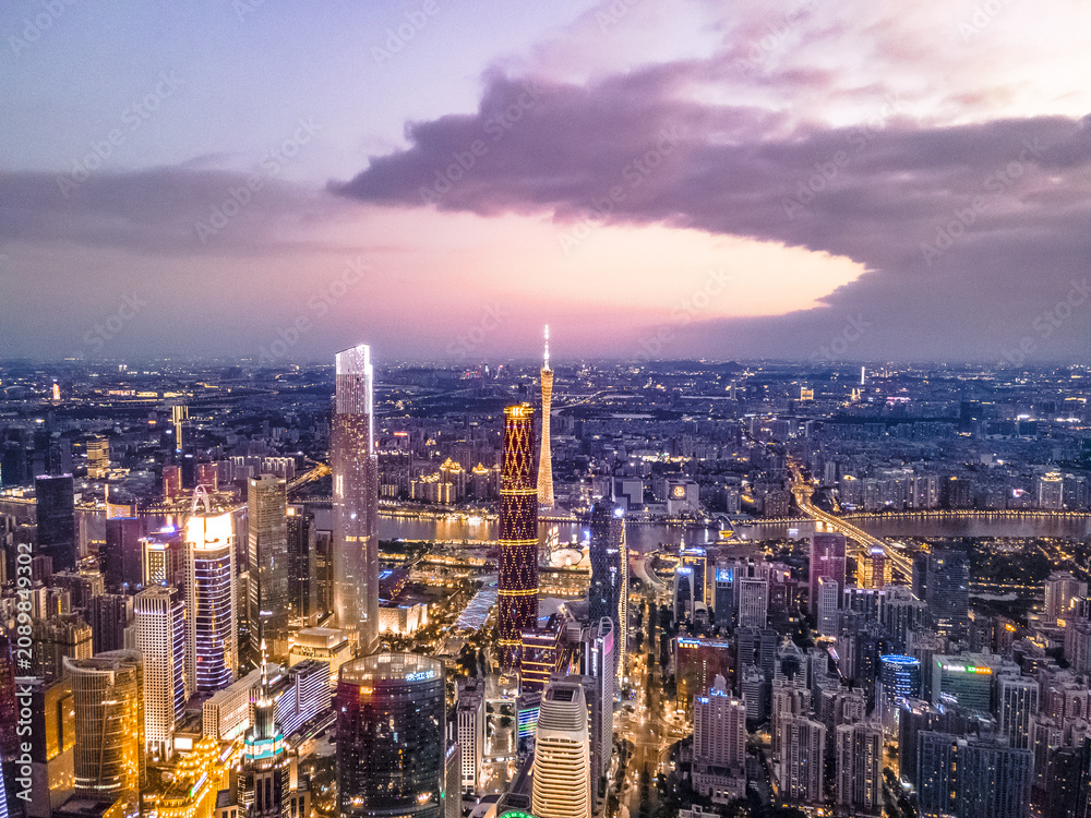 Obraz premium Guangzhou CBD Skyline at Dusk with Illuminated Towers and River