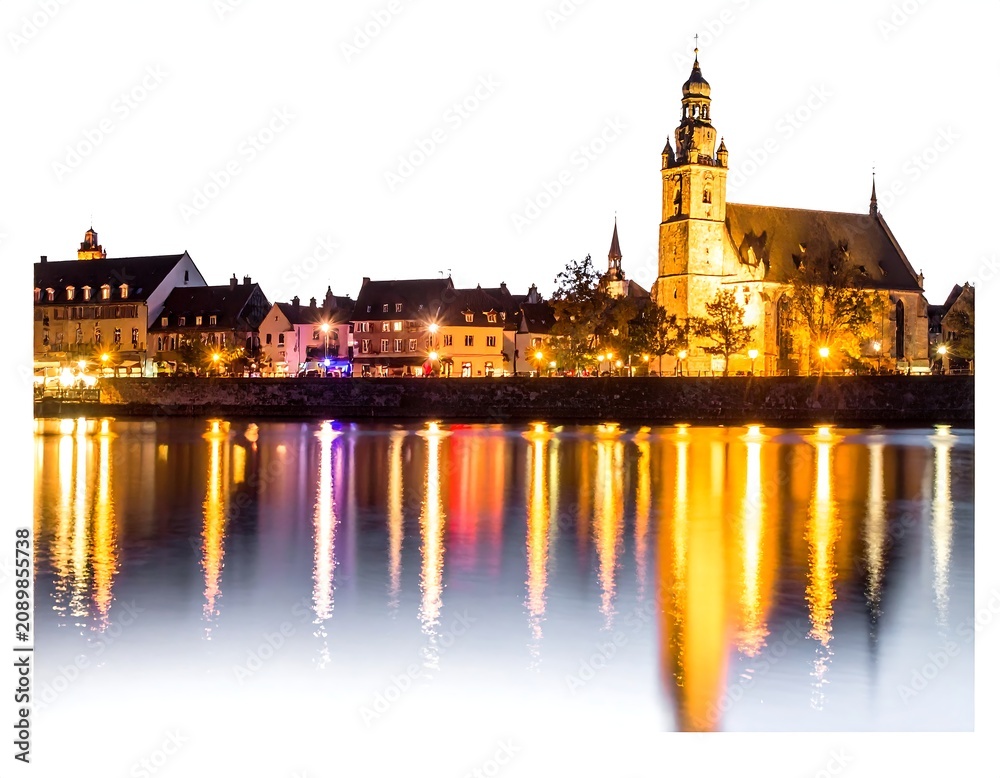 Fototapeta premium Reflections of historic building on calm water at dusk.