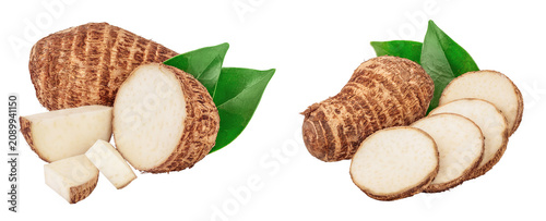 Quadro su tela fresh taro root with slices and leaf isolated on white background