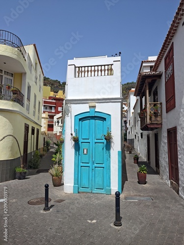 Türkisfarbene Tür auf La Palma