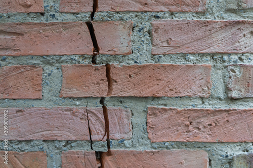 Photography Severe vertical structural crack in an old brick wall, foundation issue – backgr