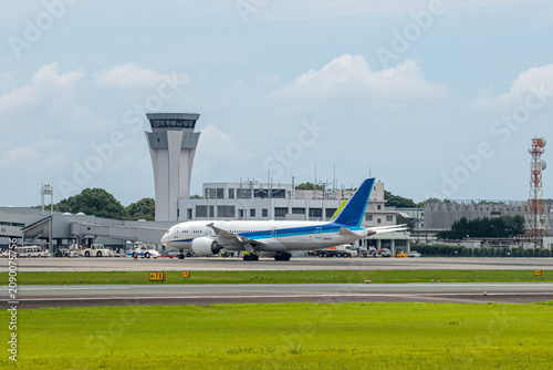 六月の空へ続く熊本空港