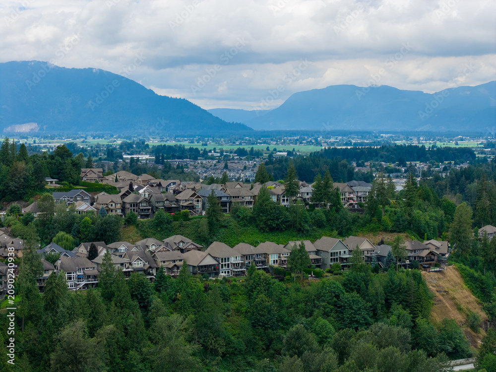 Fototapeta premium Suburban Homes and Scenic Valley View With Mountains Overlooking Chilliwack, British Columbia, Canada
