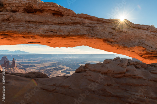 Cuadro en lienzo Incredible sunrise illuminates Mesa Arch in utah usa, casting warm orange glow across rock formation