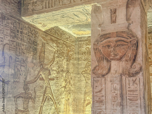 Foto The goddess Hathor in the Temple of Nefertari near the temple of Abu Simbel, Pha