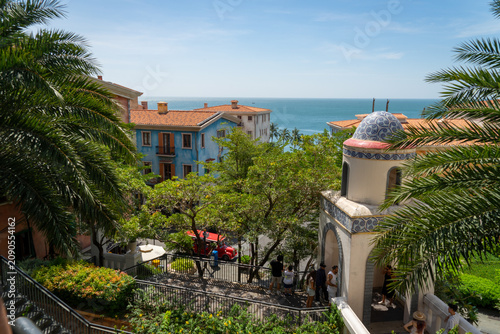 Sunset Town in Phu Quoc Vietnam, mediterrane Stadt an der Seilbahnstation