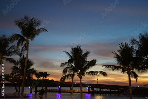 Sunset Town in Phu Quoc Vietnam, mediterrane Stadt an der Seilbahnstation