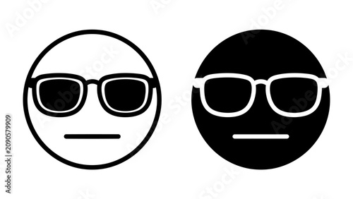 Konstfotografi Two Toned Face with Glasses: A minimalist depiction of two faces wearing glasses, one outlined in black on a white background, and the other filled with black on a black background