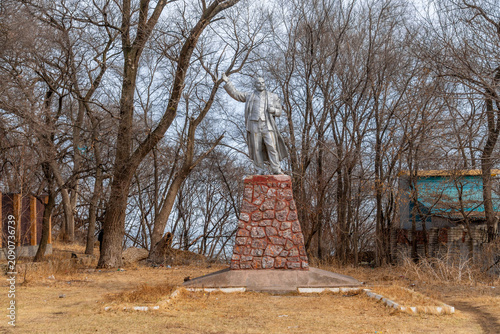 Принти на полотні Vladimir Lenin statue in Kamen-Rybolov city in Russia, on the border with China