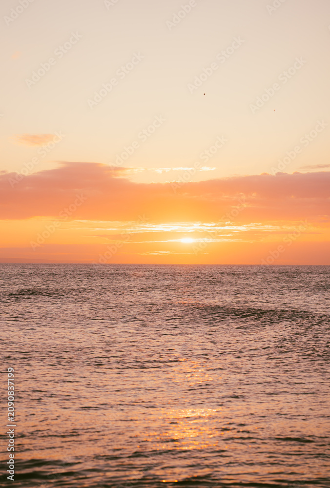 Fototapeta premium sunrise over sea