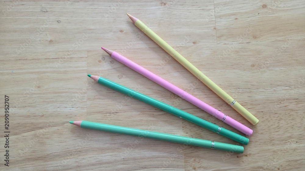 Obraz premium colored pencils on wooden table