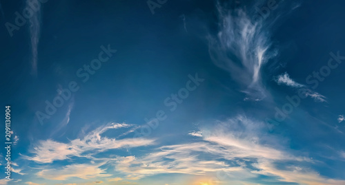 Fotografie Spectacular cirrus clouds at sunset