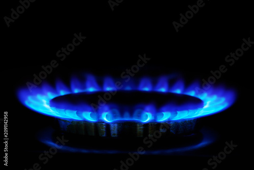 Fotografía Falames of gas stove in the dark