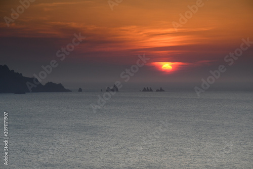 Puesta de sol en lo aguillons desde Loiba, Ortigueira, Galicia, Spain