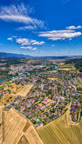 Luftaufnahme von Biel/Bienne mit der Aare und dem Juragebirge an einem sonnigen Sommertag, Juli 2026, Schweiz
