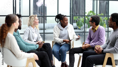 Foto Executive Team Listening to Contrary Views from Colleague