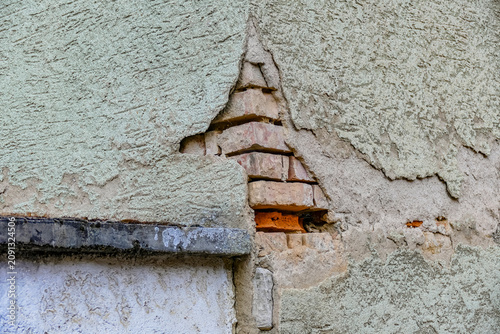 Photos Grobe Schäden an der Hauswand