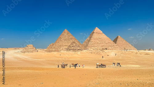 Foto The majesty of the Egyptian pyramids, Cairo, Giza