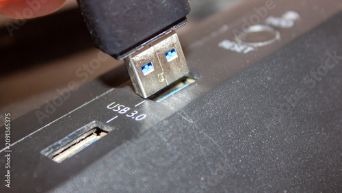 Obraz na plátně Connecting a USB flash drive to a PC port