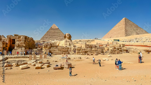 Fotografía The Great Sphinx guards the pyramids of the pharaohs at Giza.
