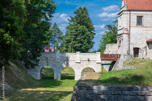 Obraz na płótnie side view of the historic arched stone bridge connecting to the main gatehouse of Zbarazh Castle