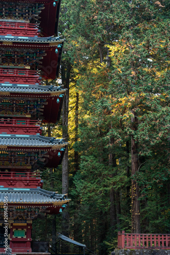 Fotografie Detailed View of the Five-Story Pagoda at Nikkō Tōshō-gū Shrine Against Ancient