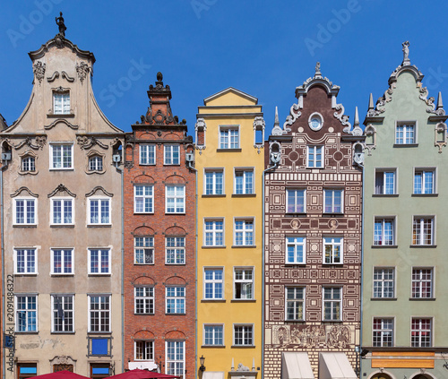 Fotografie Colorful historic merchant houses with ornate facades along the Long Market in the historic center of Gdansk, Poland