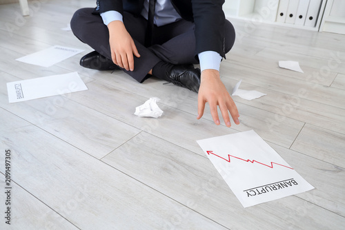 Bankrupt businessman with p...
