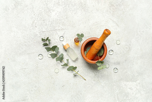 Cosmetic oil bottles with w...