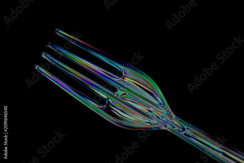 Obraz na plátně Plastic fork and spoon photographed with polarized light creating colourful stre