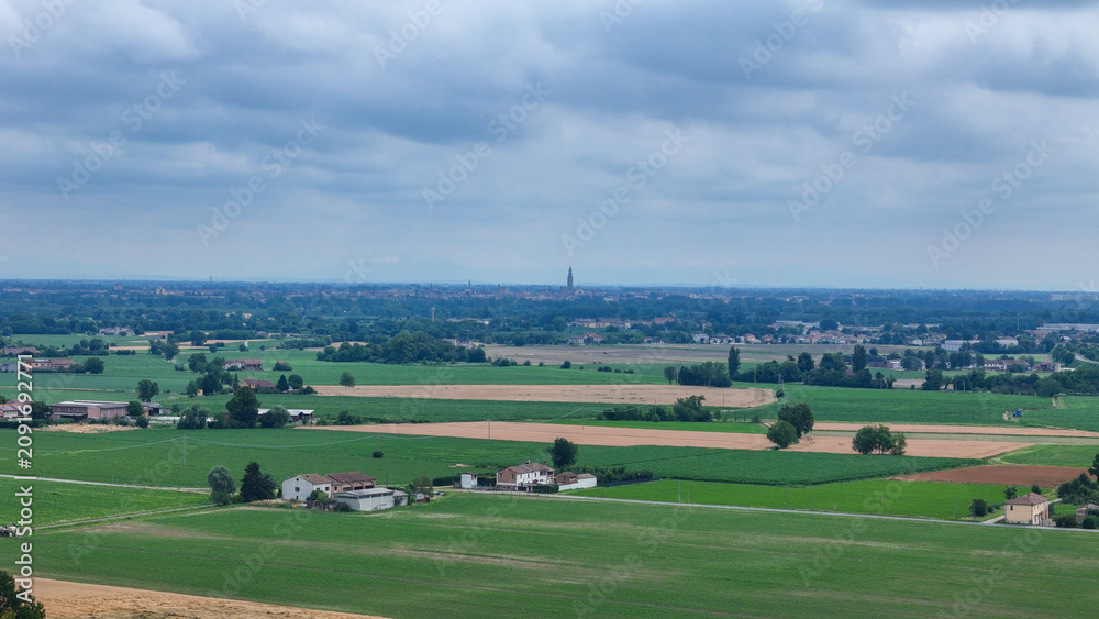 Naklejka premium Po Valley agricultural landscape displays a vast patchwork of diverse cultivated fields and farmhouses