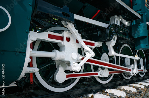 Obraz na płótnie Vintage steam locomotive driving wheels, connecting rods, and mechanical linkage on railway track