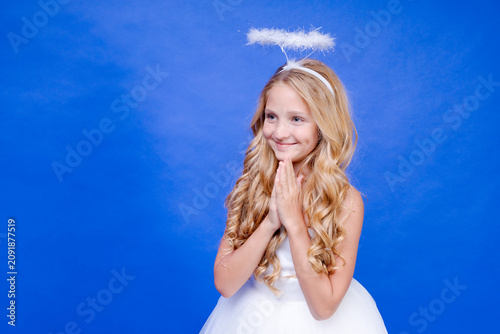 Konstfotografi Caucasian Blonde Young Girl Angel Standing Vertical Pose in Tulle Dress with Hal