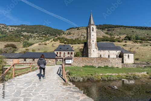 Foto hiker in Sanctuary of Our Lady of Montgarri, year 1117, High Aran Valley, Lleida