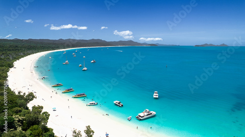 Tableau sur toile Aerial views of the Whitsundays with boats