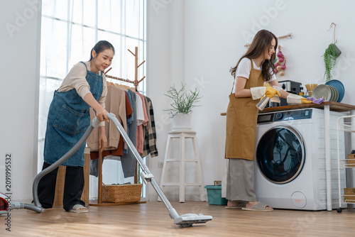 Foto Woman cleaning vacuum laundry home housework washing machine apron room chore Wo