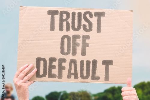 Foto "Trust Off Default" Everyone's a stranger at first