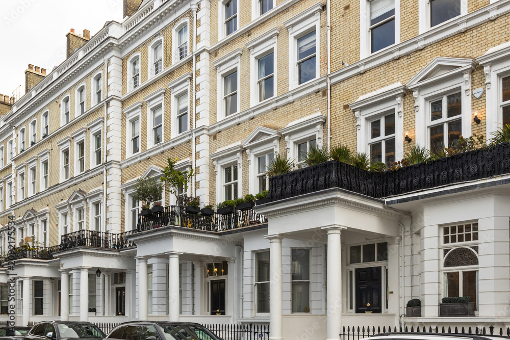 Fototapeta premium Victorian townhouse terrace with cream facades