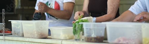 Photos woman prepare a pizza