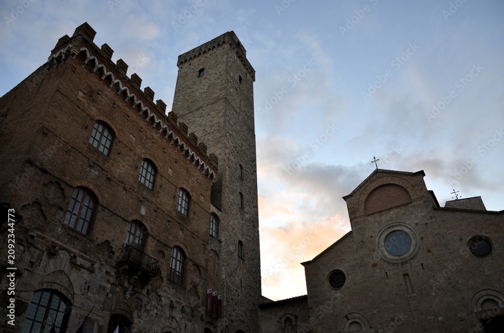 Obraz premium Collegiate Church and Palazzo del Popolo in San Gimignano