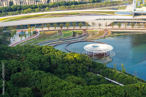 Tranquil Urban Park with Lush Greenery and Scenic Water Features