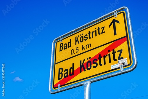 bad köstritz, deutschland - ortsschild mit textfreiraum